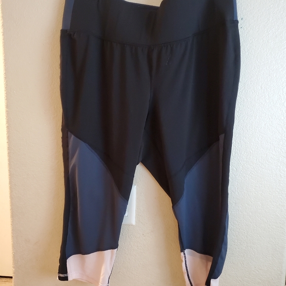 Livi Active Pants - LIVI Active Workout Yoga Crop Capri Leggings